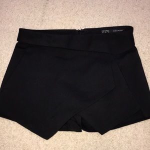 Black Zara envelope skirt xs